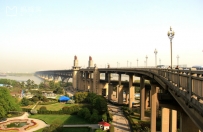 南京长江大桥是南京市的地标之一