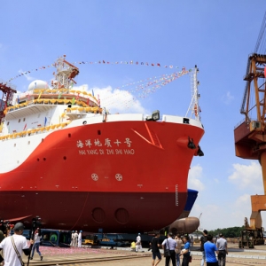 “海洋地质十号”下水 填补海洋地质调查钻探船空白