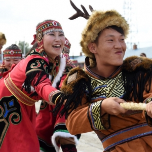领略鄂伦春族古伦木沓节