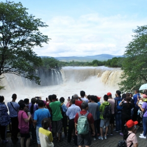 黑龙江镜泊湖：“环形飞瀑”引客来