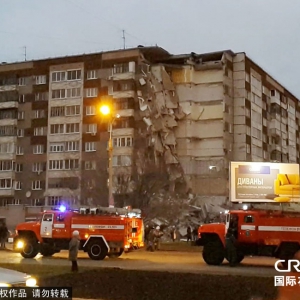 俄罗斯一座居民楼倒塌 或因燃气爆炸所致